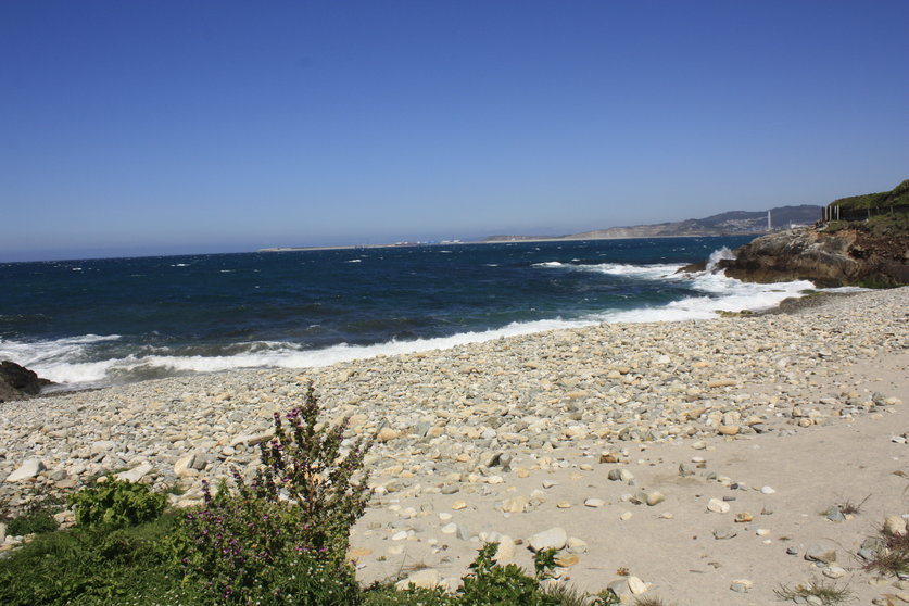 A praia de Reiro é unha das afectadas pola construción do Porto Exterior.