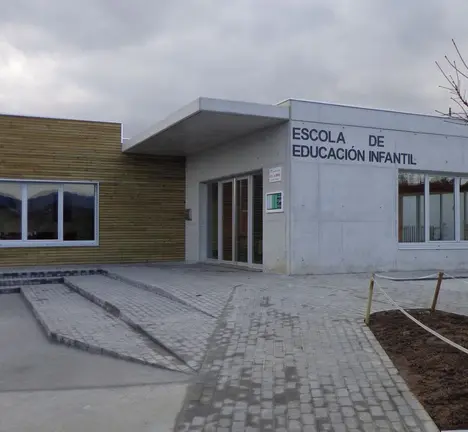 O BNG de Arteixo solicita ao Concello de Arteixo que adquira mobiliario e faga obras na escola de Ror&iacute;s.