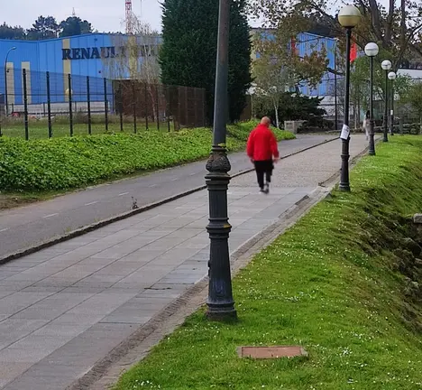 Mobiliario en mal estado e falta de seguridade no paseo fluvial
