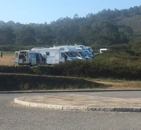 Caravanas nunha zona sen habilitar en Area da Salsa